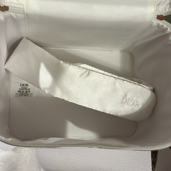 DiorVanity Case—Headband-Towel- Full Size Hyalushot - Picture 10 of 16